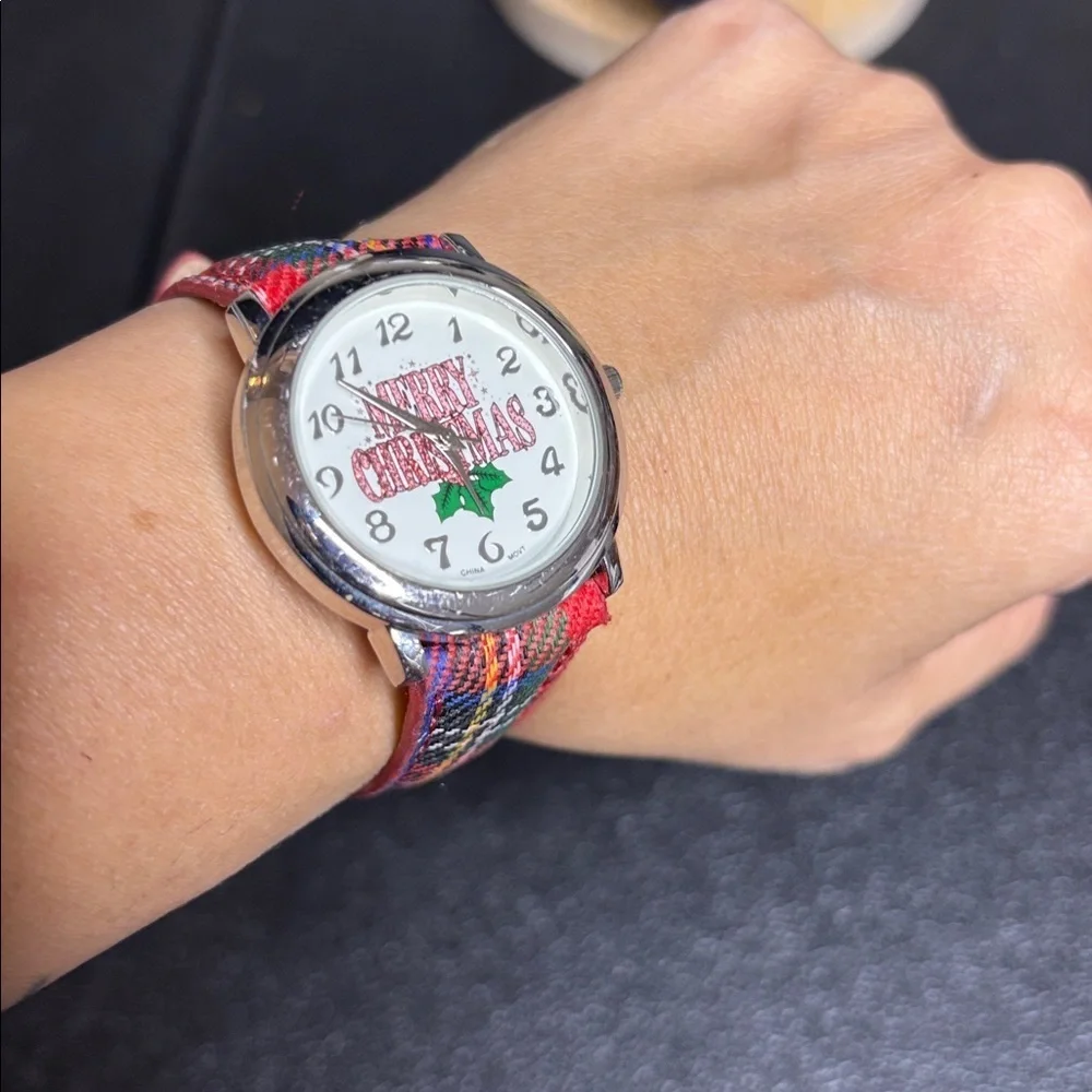 Merry Christmas Plaid Strap Watch with Festive Design WORKING